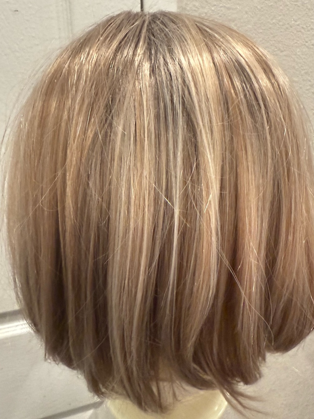 Light Blonde Layered Synthetic Wig - Classic Short Bob